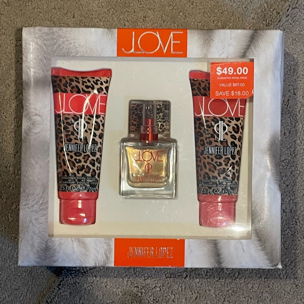 Jennifer Lopez JLOVE Leopard Print Set